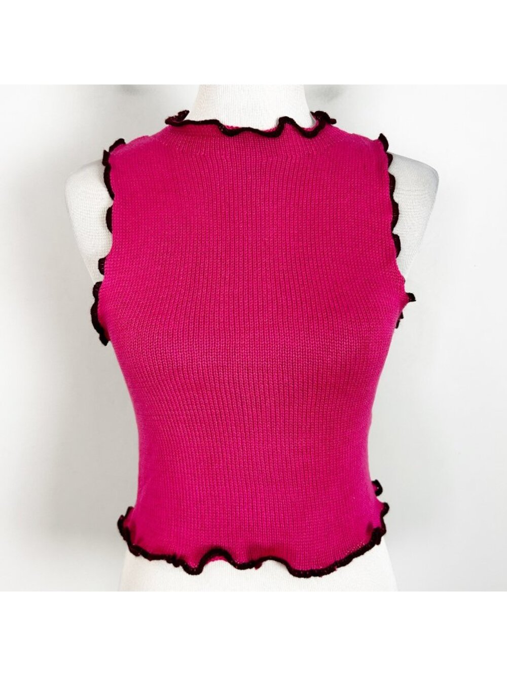 NEW Urban Outfitters Hot Pink Lightweight Sweater Tank Top Ruffle Hem Size Small